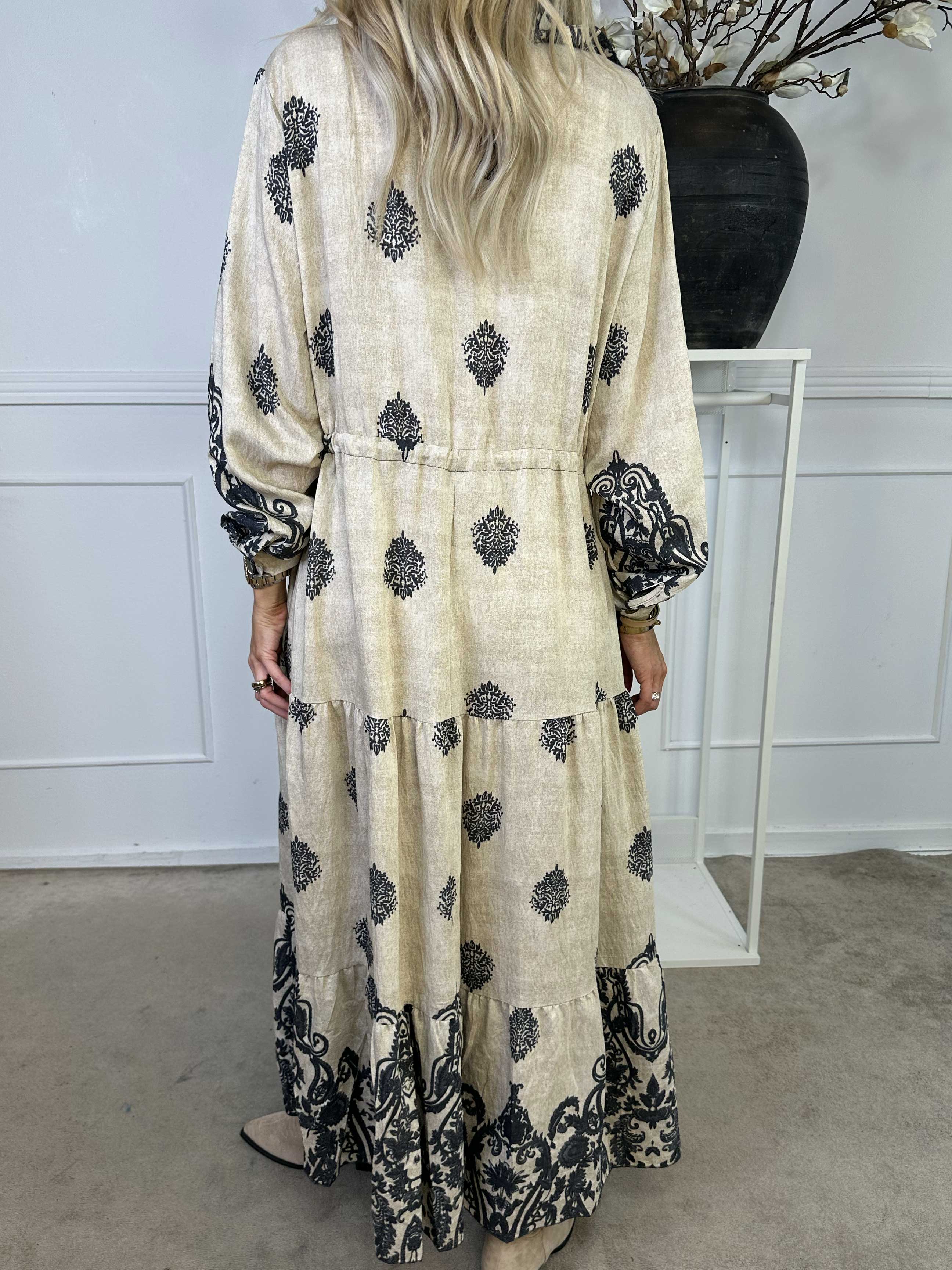 Kira - Lang boheme kjole med mønster